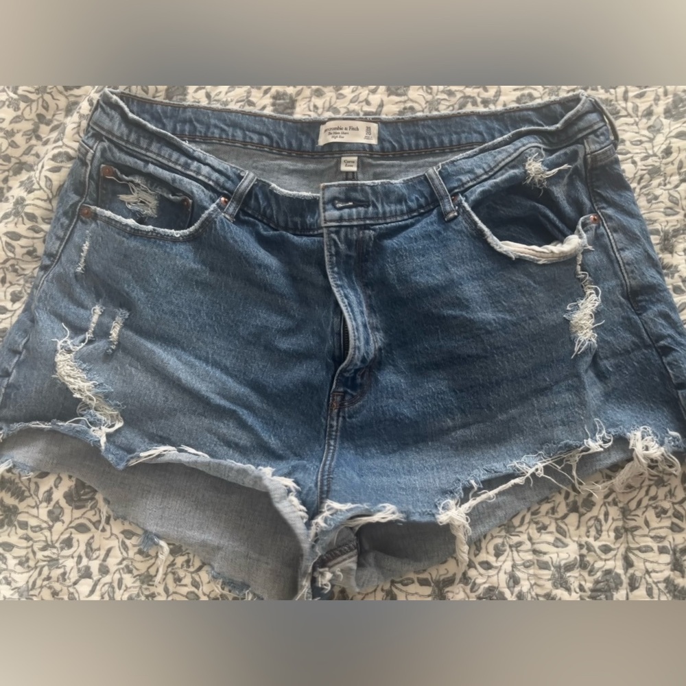 Abercrombie & Fitch high rise Mom short